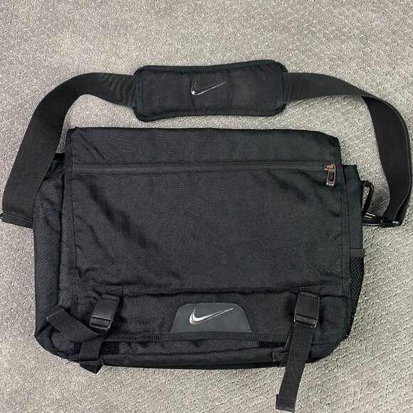 Nike Messenger Bag Black Departure Laptop Golf Crossbody Shoulder - Picture 1 of 16